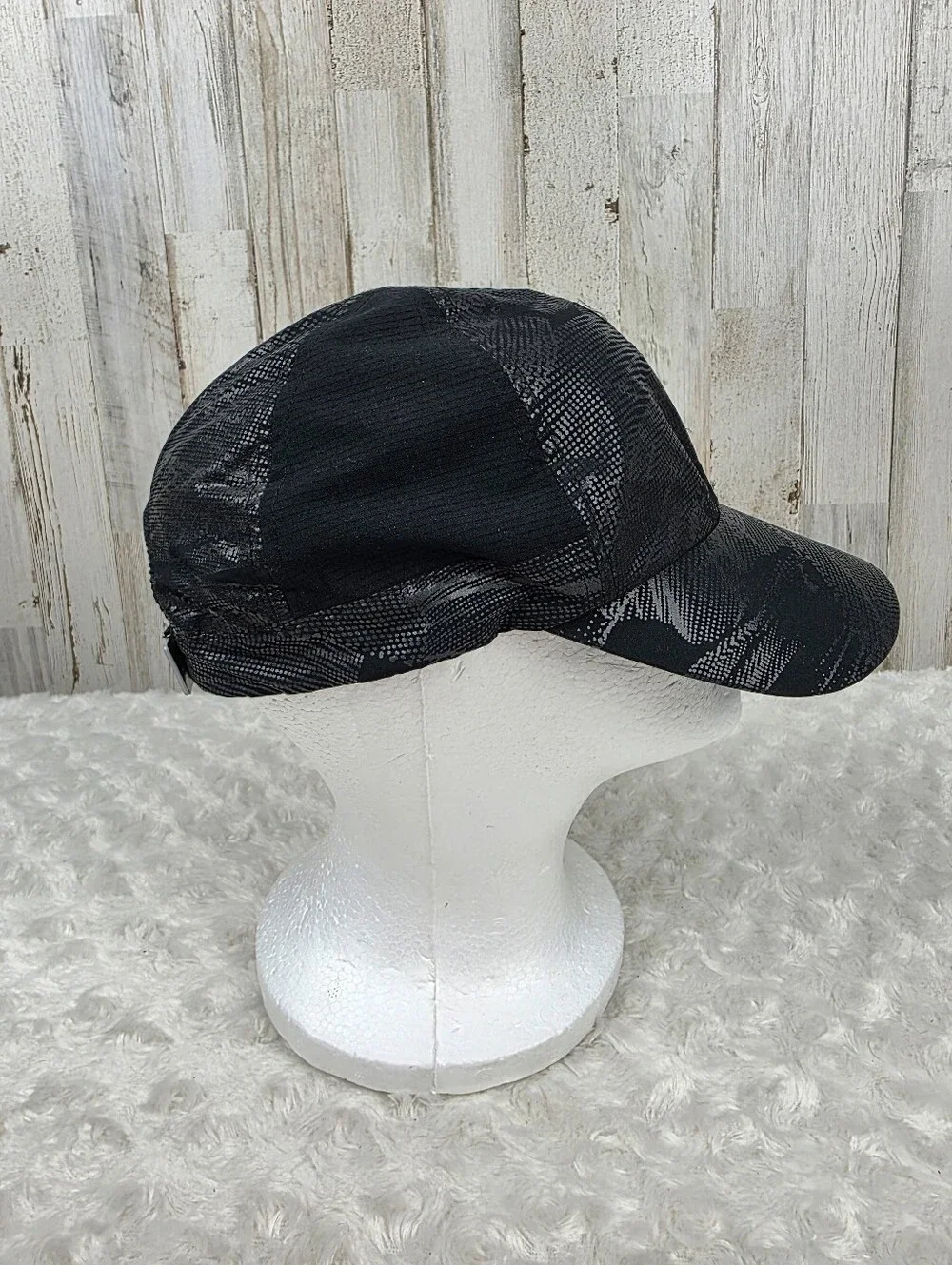 Under Armour Fly By Black Metallic Baseball Cap